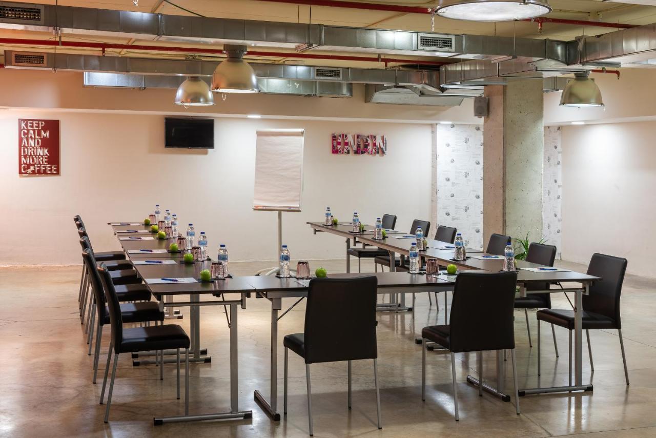 Madrid Airport Suites, Affiliated By Melia מראה חיצוני תמונה