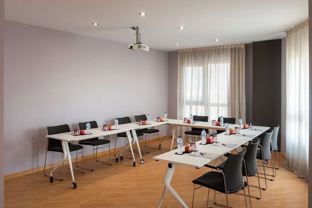 Madrid Airport Suites, Affiliated By Melia מתקנים תמונה